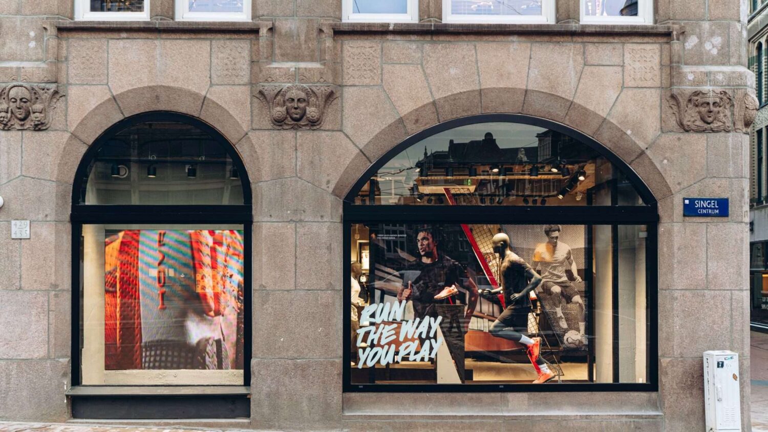 Under Armour Amsterdam by leddream4-07e0fe4e