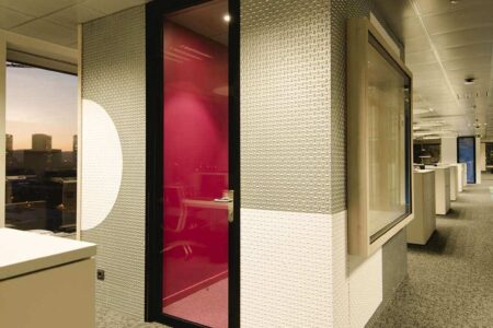 06_ PHONE BOX-fe5ca26c