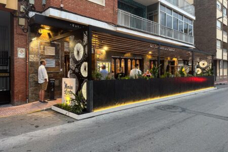diseño de terraza para restaurante Meson de la Costa realizado por Ideade Creativos (14)-cf90b650