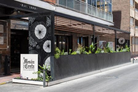 diseño de terraza para restaurante Meson de la Costa realizado por Ideade Creativos (44).min-90435920