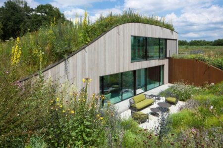 Casa enterrada en Eindhoven. WillemsenU | willemsenu17