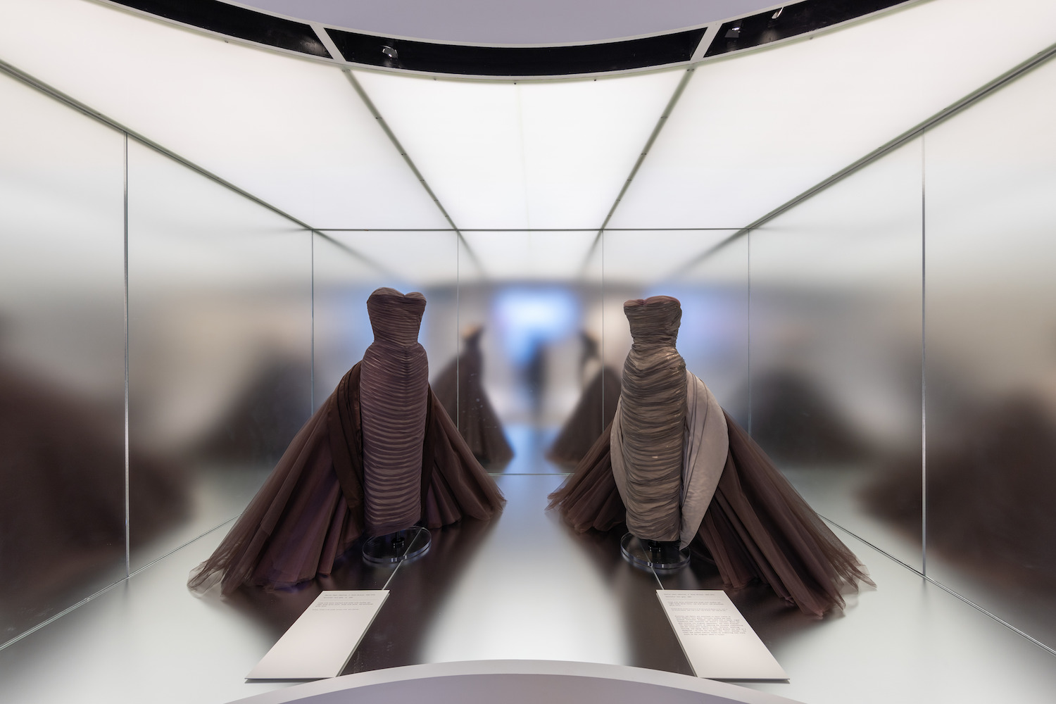MET, exposición de moda, Sleeping beauties: reawakening fashion, experiencia inmersiva