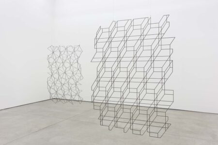 Systemic Grid. Vista instalación Another point in the same line and three points that don´t belong to the same line. Murias Centeno. Lisboa. 2015. Daniel Steegmann Mangrané. Foto: © Bruno Lopes