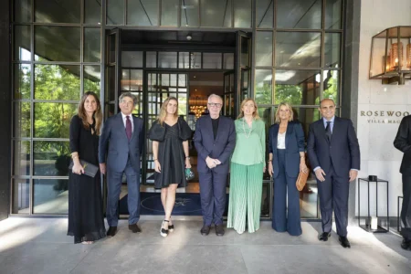 David Chipperfield junto a la dirección de Porcelanosa