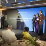 David Chipperfield recibiendo su galardón en los XV Premios Porcelanosa