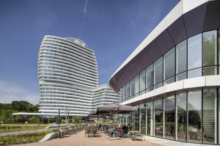 Education Executive Agency & Tax Offices. Groningen, Países Bajos. UNSTudio