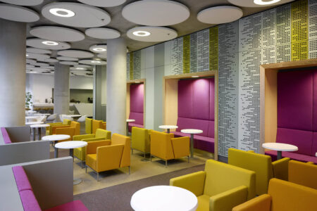 Education Executive Agency & Tax Offices. Groningen, Países Bajos. UNSTudio