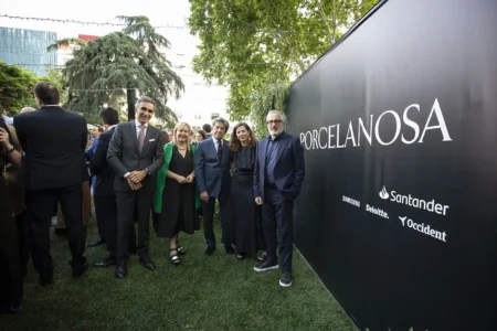 Héctor Colonques Moreno, junto al jurado de los XV Premios Porcelanosa