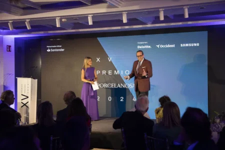 Michi Primo de Rivera y Maribel Vilaplana fueron los presentadores de los XV Premios Porcelanosa