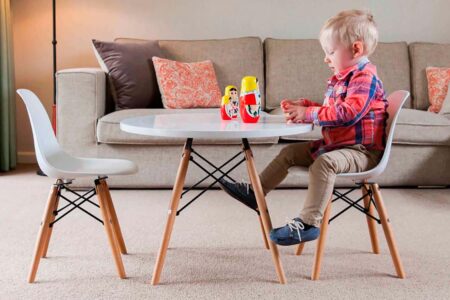 Molded Plastic Side Chair. Charles y Ray Eames