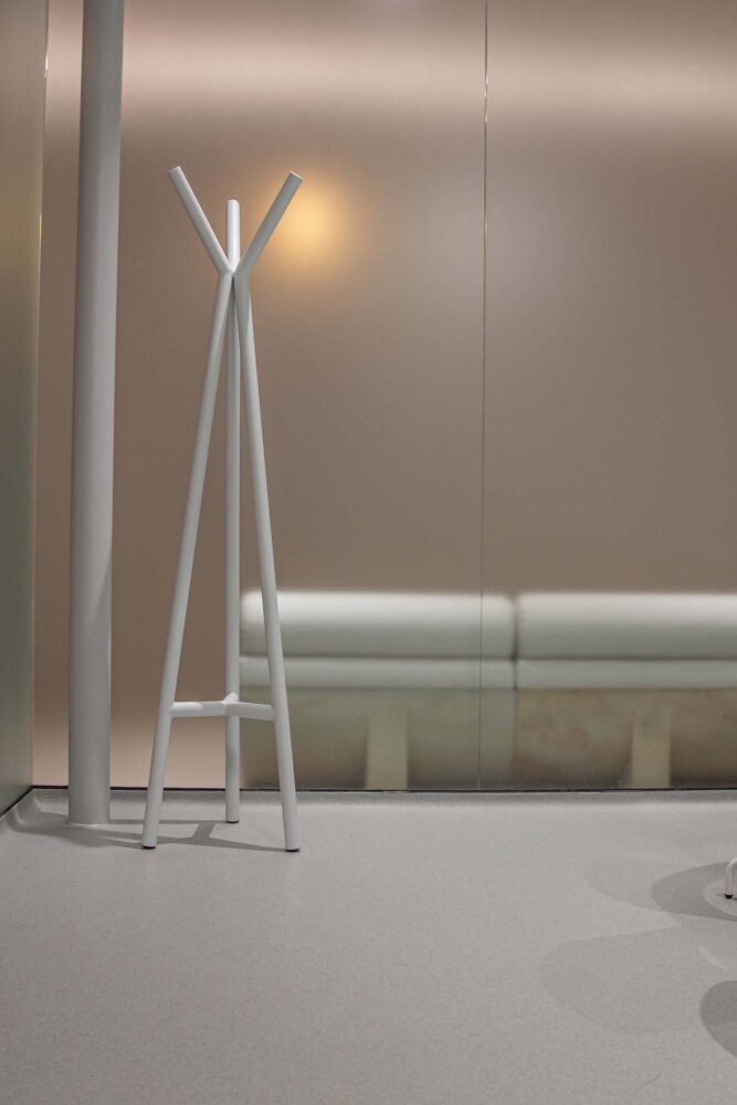clínica dermatológica, Dra. Skin, John Hejduk