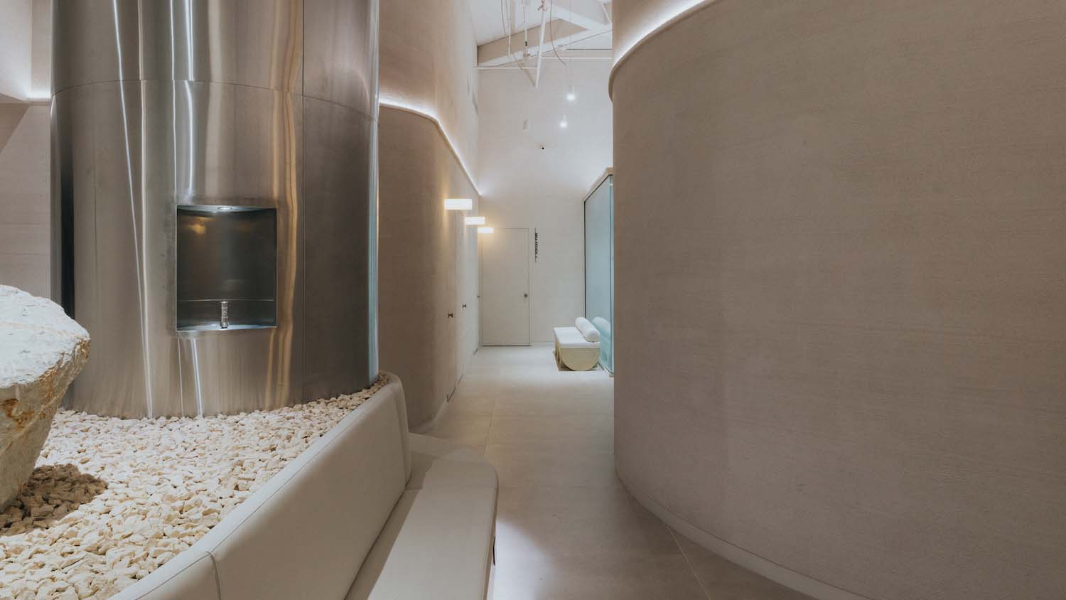clínica dermatológica, Dra. Skin, John Hejduk