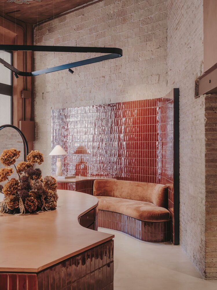 modernismo catalán, salón de belleza, CurlyLab, Miriam Barrio Studio