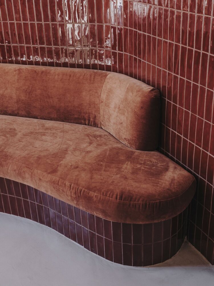 modernismo catalán, salón de belleza, CurlyLab, Miriam Barrio Studio