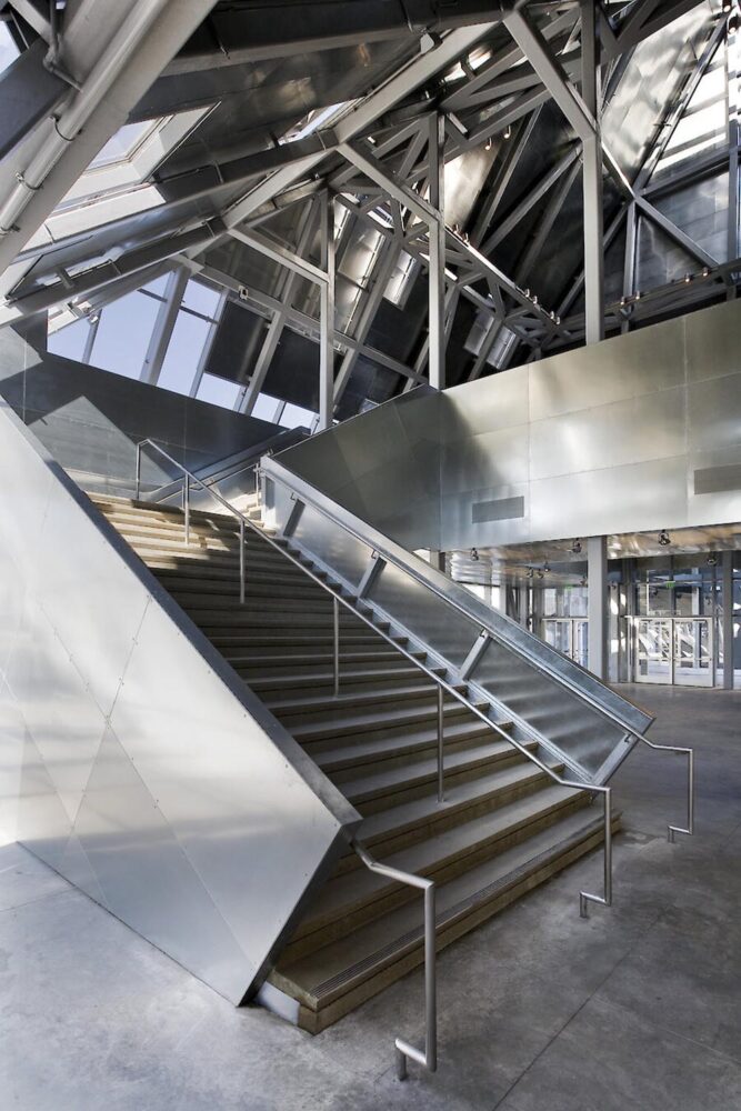 Instituto de Artes Visuales y Escénicas de Los Ángeles. Coop Himmelb(l)au