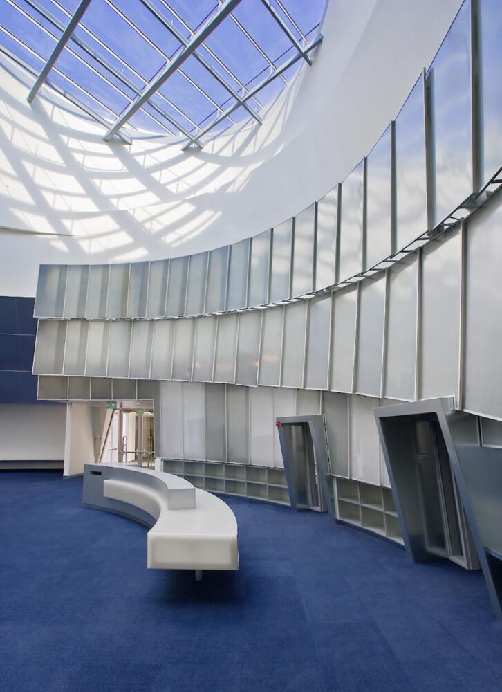 Instituto de Artes Visuales y Escénicas de Los Ángeles. Coop Himmelb(l)au