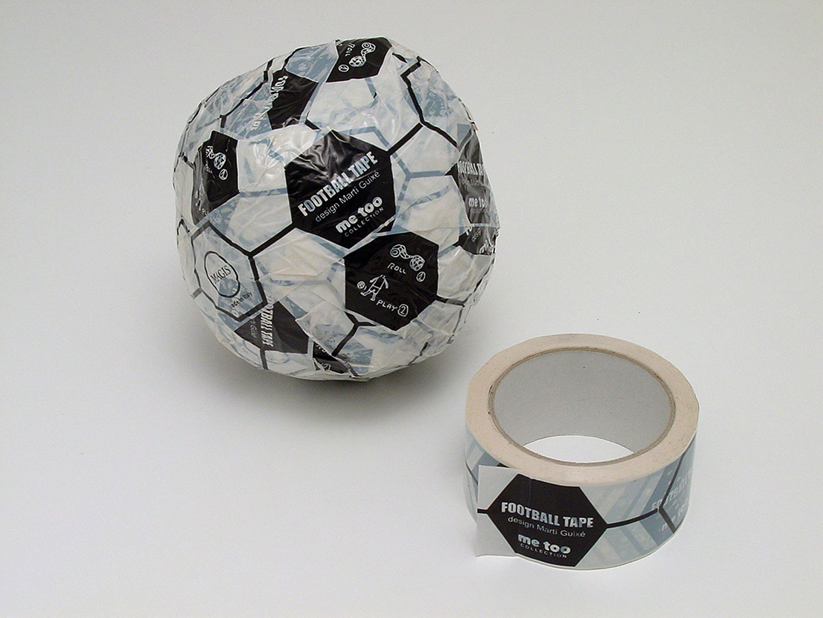 Football Tape. Martí Guixé. Magis. Foto: © Inga Knoelke