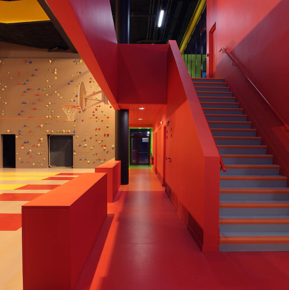 Centro de ocio y deporte. KOZ Architectes