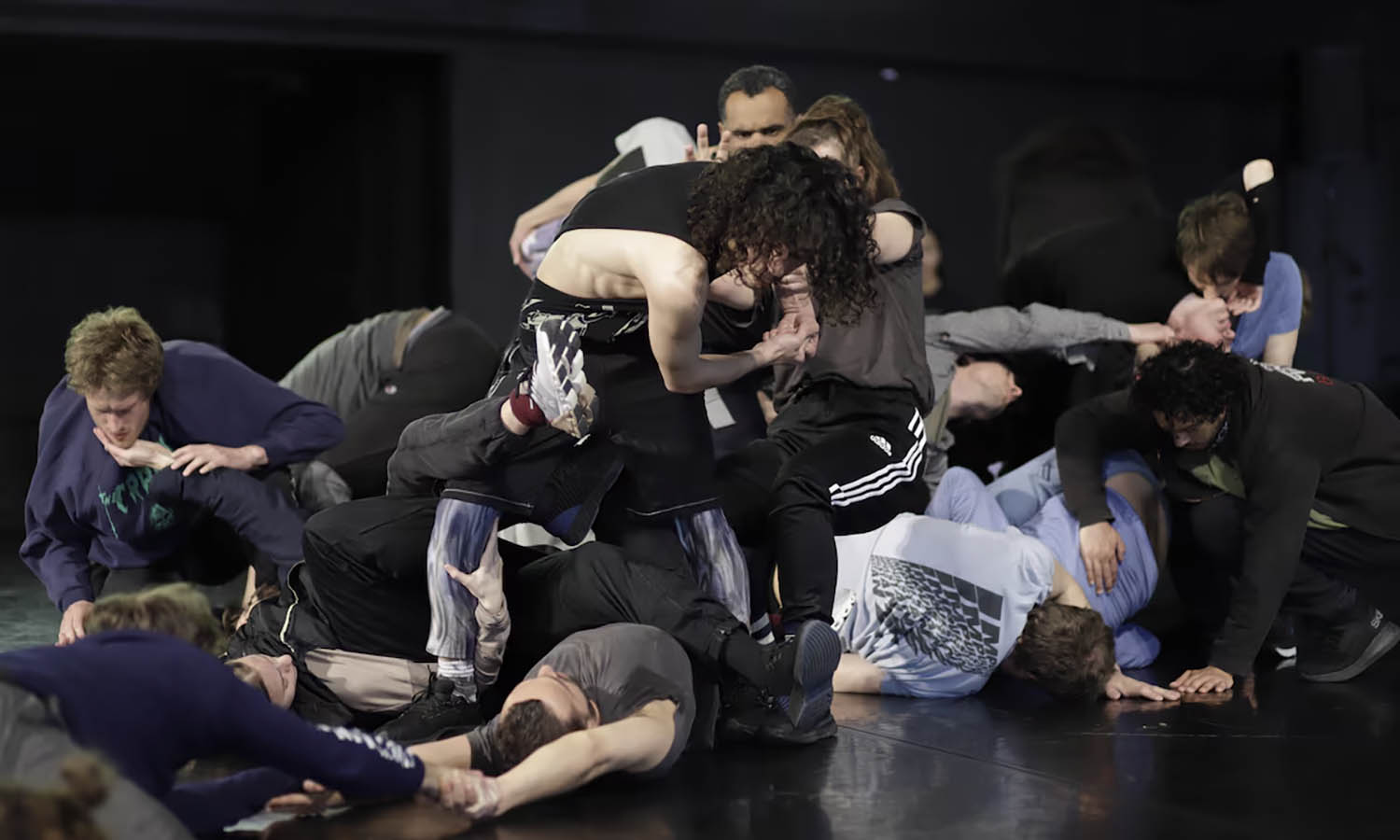 Liberté Cathédrale de Pina Bausch. Coreografía de Boris Charmatz en Tanztheater Wuppertal