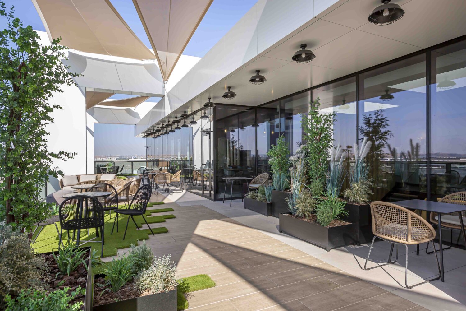 Emmme Interiorismo_Headquarters Mycsa & Mulder Co_Terraza