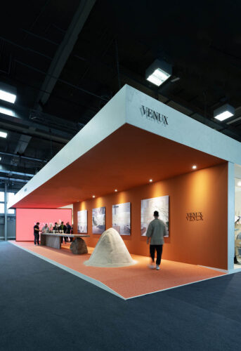 Stand de Venux en Cersaie 2024. Estudi{h}ac