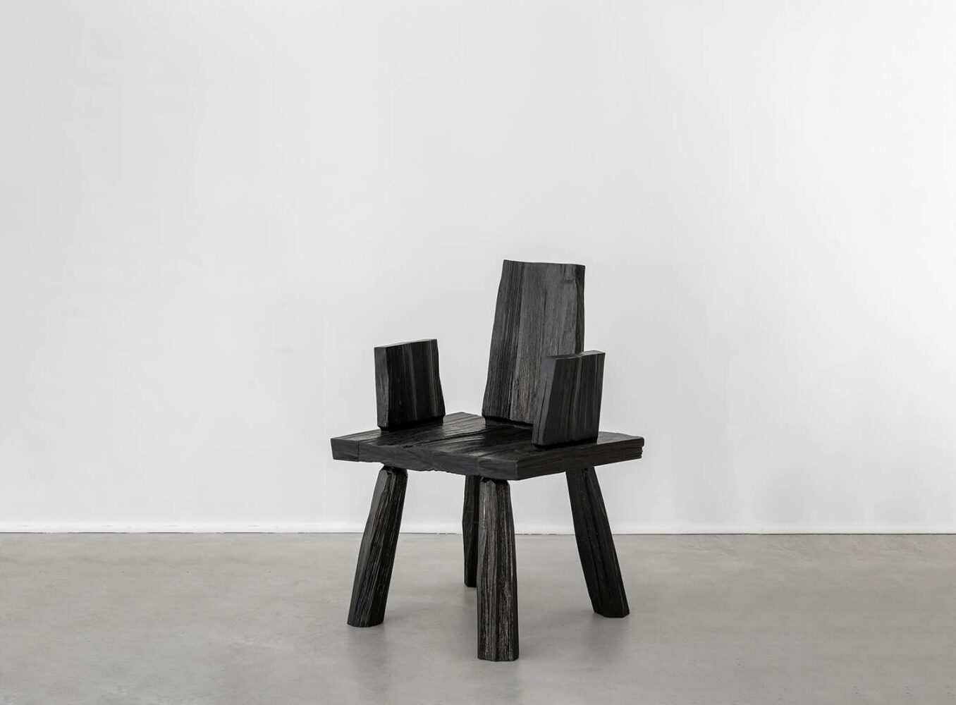 Urushi Split Armchair. Max Lamb. Gallery FUMI. Galerías de diseño