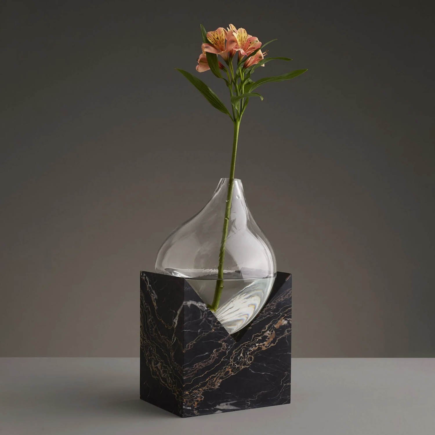 Indefinite Vases. Studio E.O.