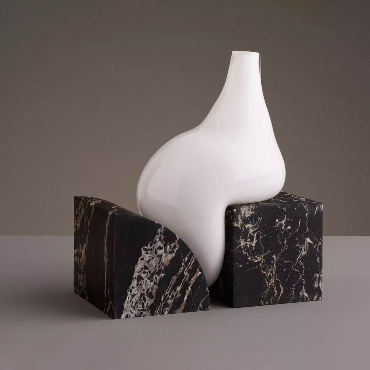 Indefinite Vases. Studio E.O.