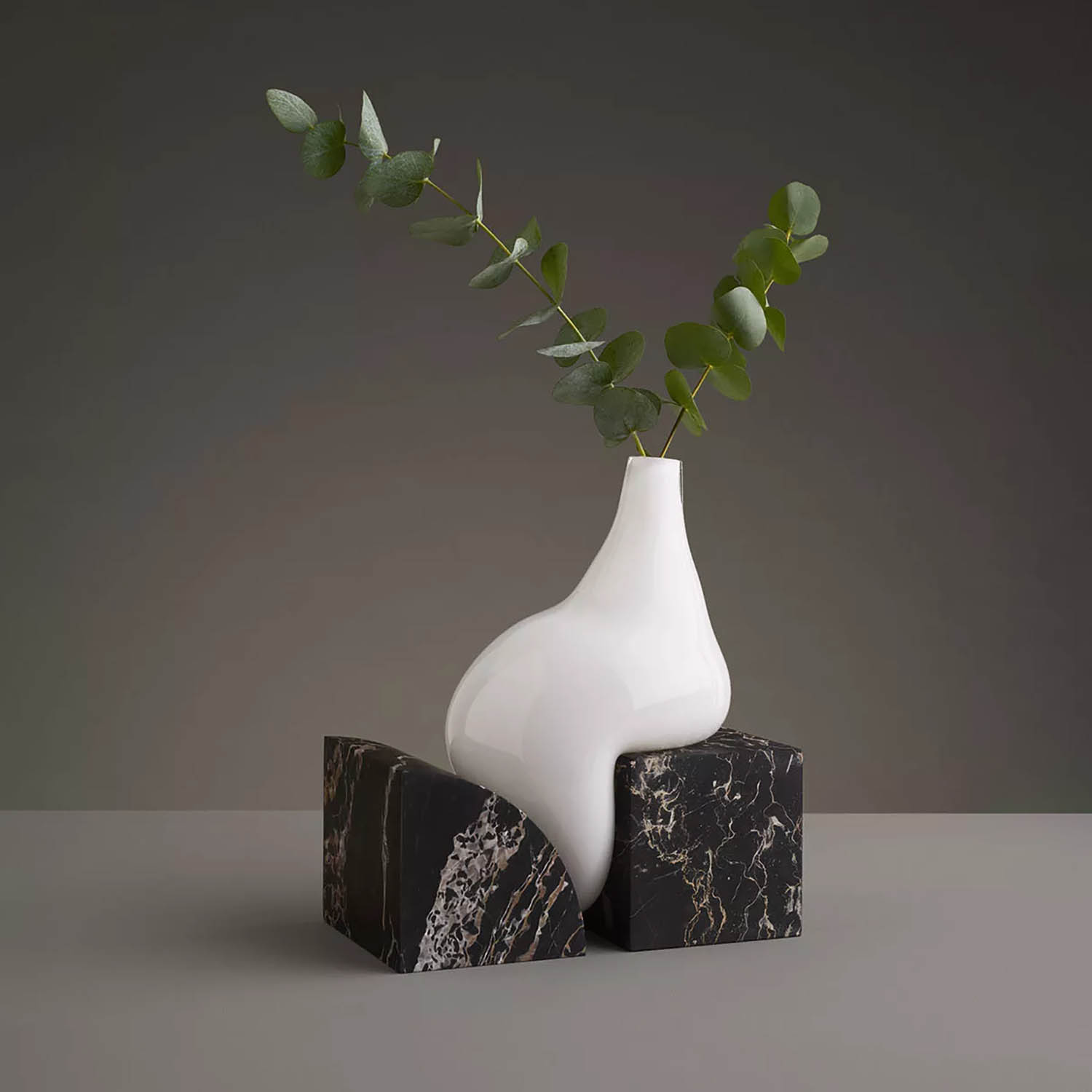 Indefinite Vases. Studio E.O.