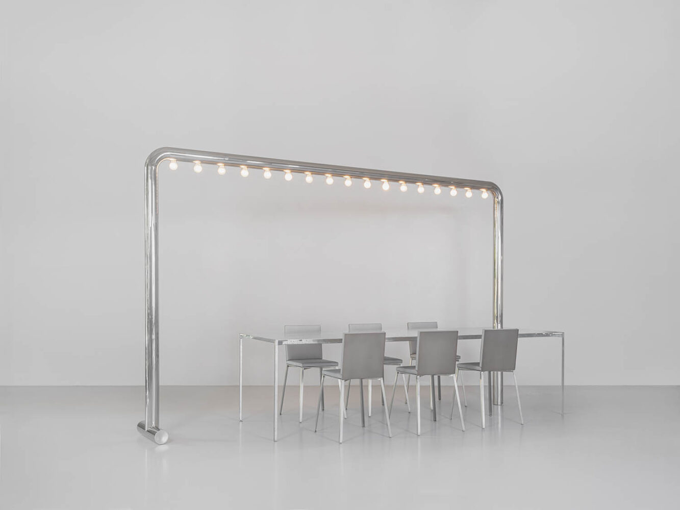 Beasts Dining table. Sam Chermayeff. Side Gallery. Galerías de diseño