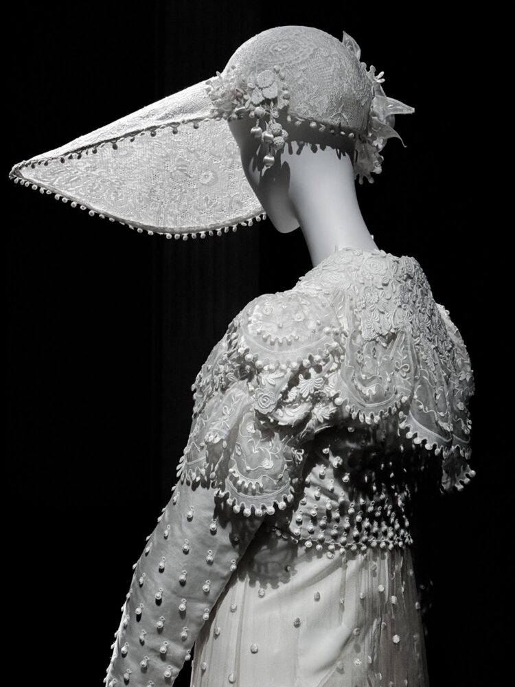 sombrero, Palais Galliera, Stephen Jones