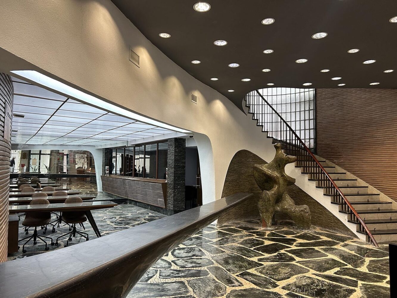 Cámara de Comercio de Córdoba. Rafael de La-Hoz. Arquitectura española