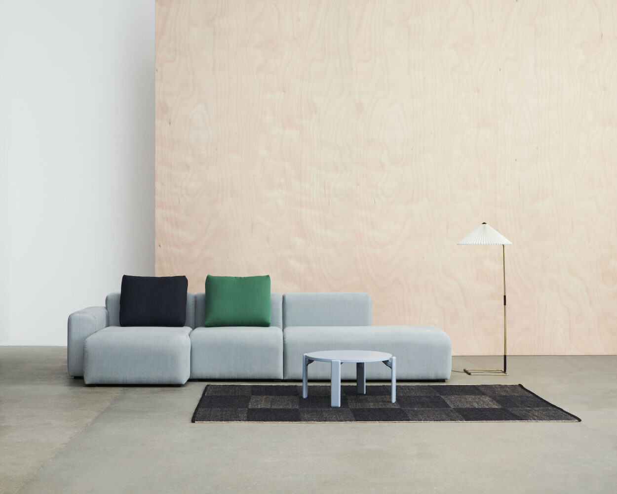 Mags Low Armrest sofa. HAY products. MillerKnoll Espacios de trabajo