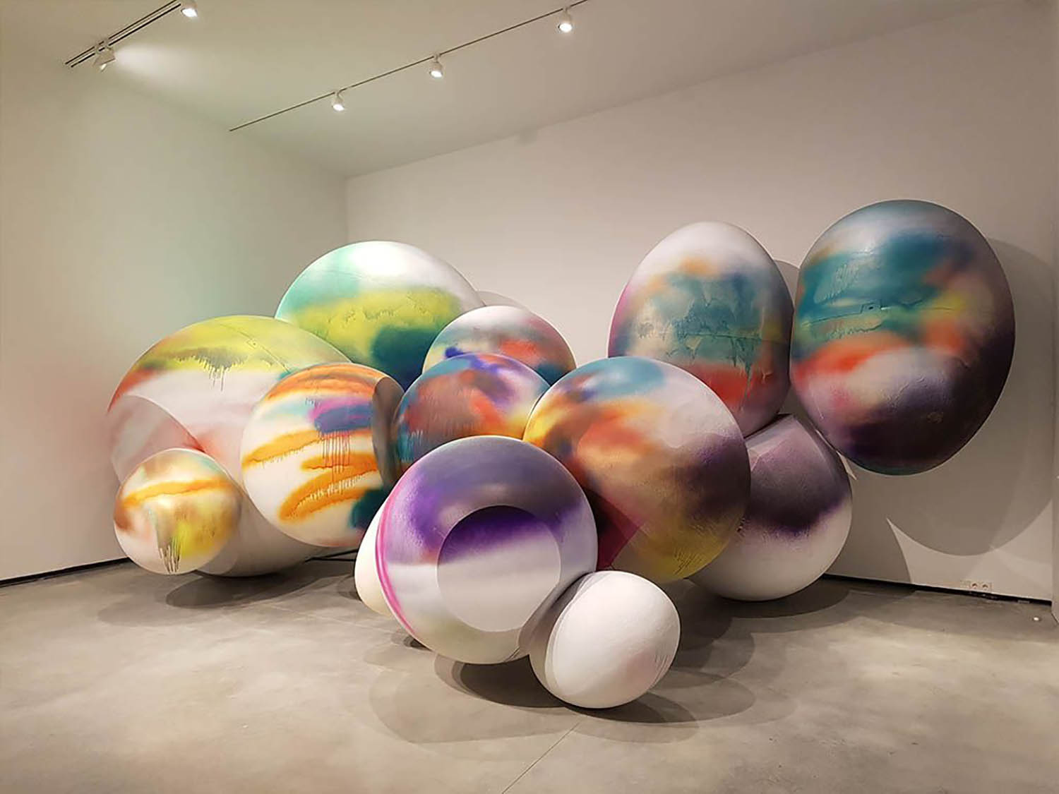 Faux Rocks. Katharina Grosse. 2006. Colección Helga de Alvear de Cáceres