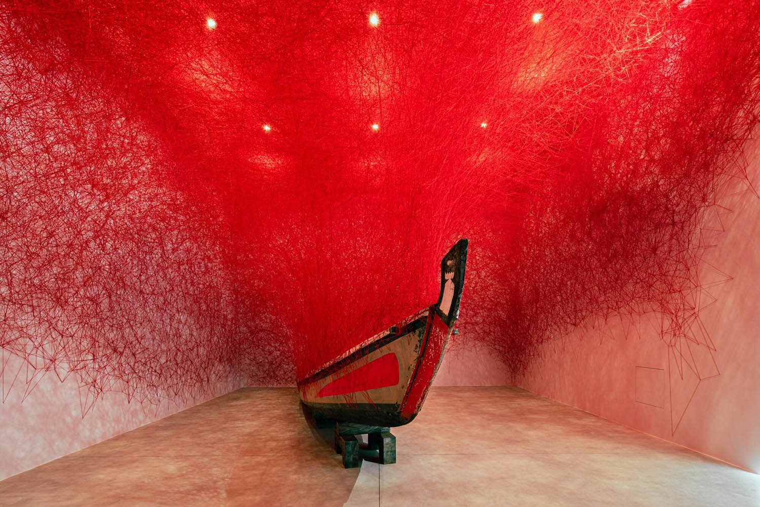 Memory of Water. Chiharu Shiota. 2021. Mujeres artistas. Mujeres artistas