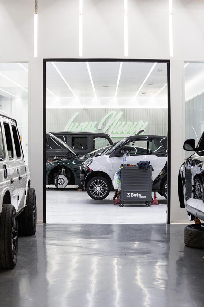 Luna Nueva, Taller de coches, Stone Designs