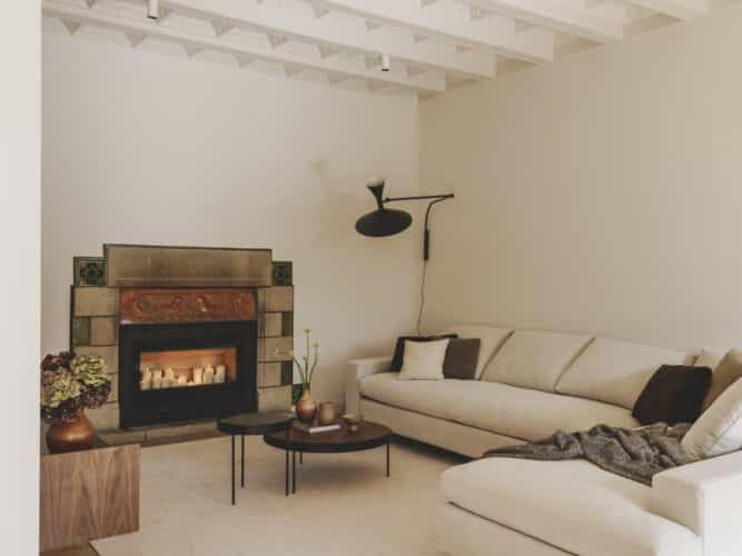 salón con chimenea