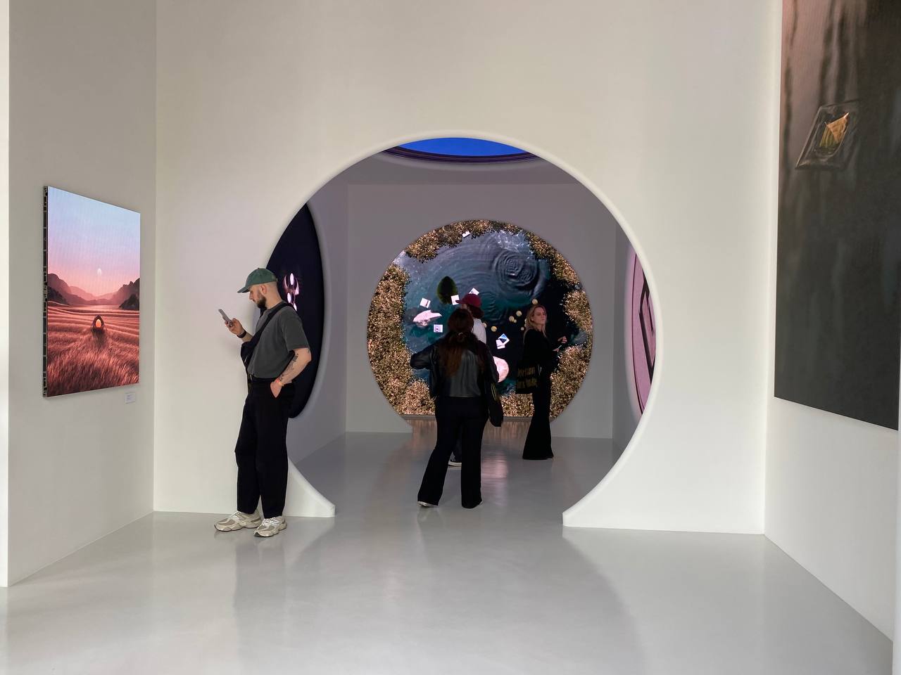 Load Gallery, arte digital