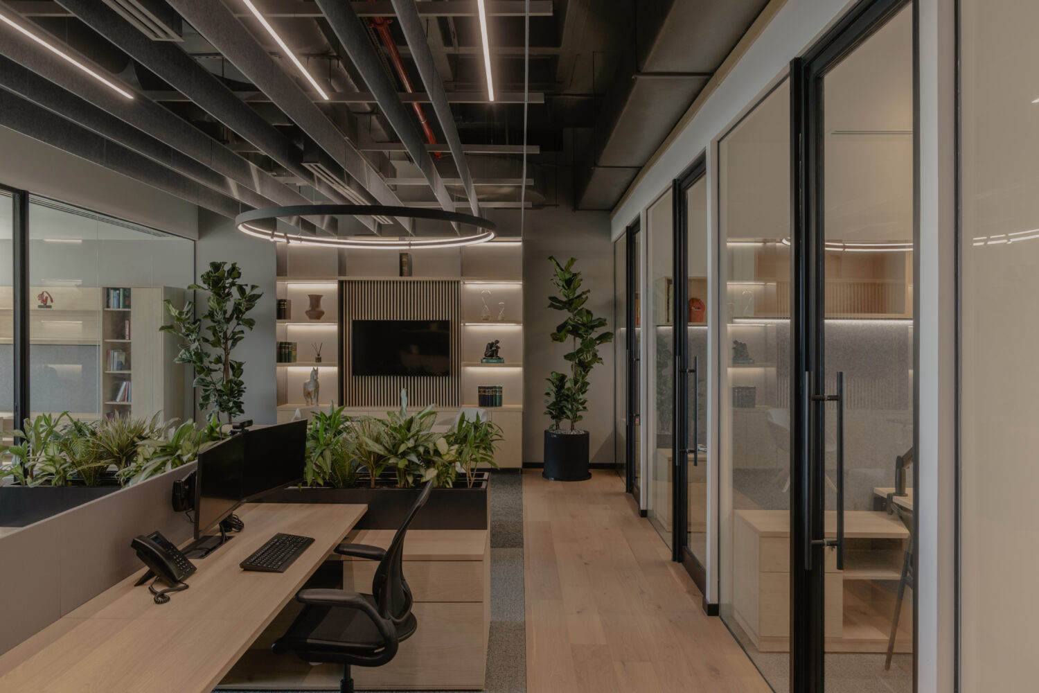Espacio central de la oficina. Foto por Zaickz Moz