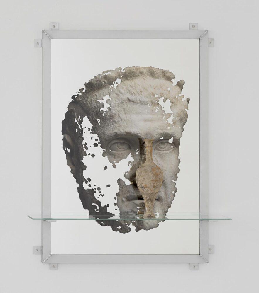 Mirror Error. Théo Mercier. Galerie mor charpentier, París, Francia. 2023