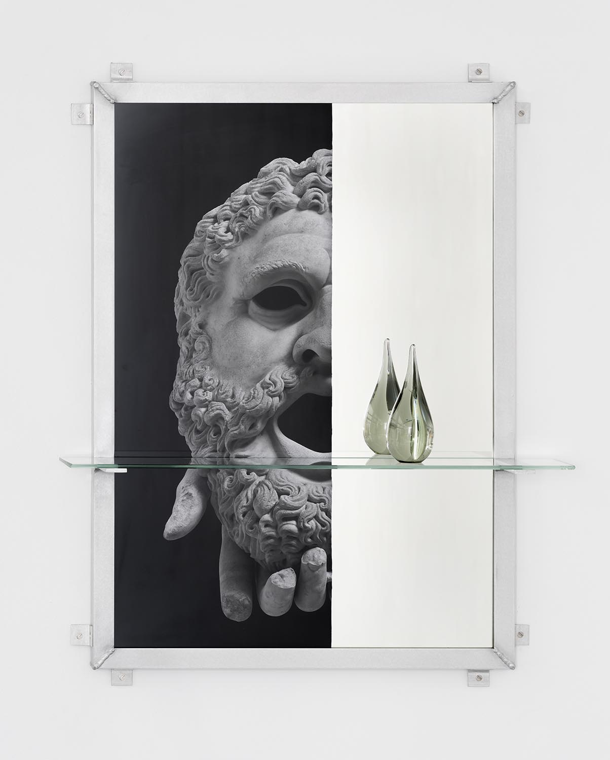 Mirror Error. Théo Mercier. Galerie mor charpentier, París, Francia. 2023