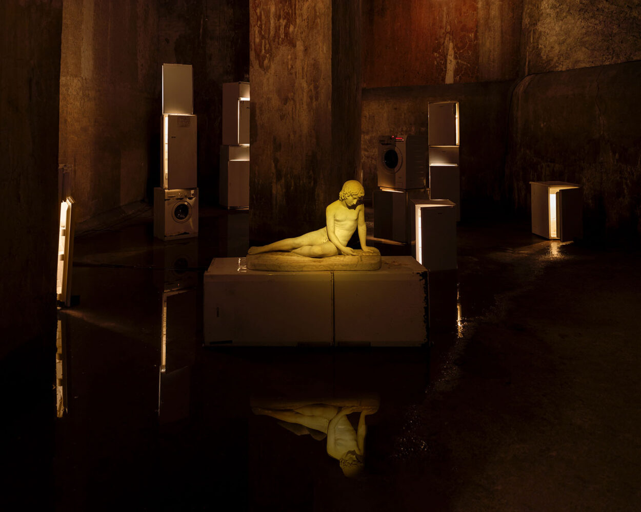 Only light left alive. Théo Mercier. Exposición Bad Timing, Villa Medicis 2023. Foto: © Erwan-Fichou