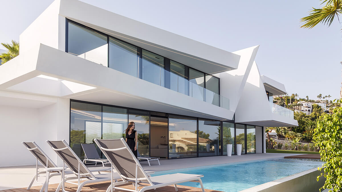 Vivienda contemporánea en la costa alicantina donde el viento, el paisaje y la arquitectura conviven en perfecta armonía