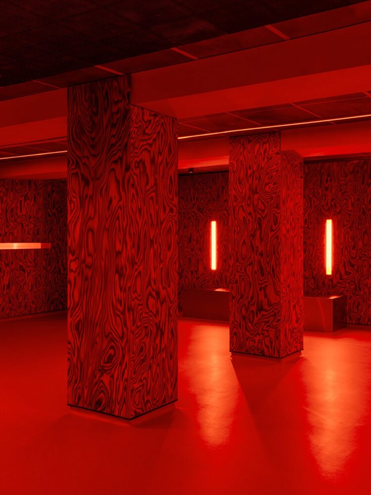 Clap Studio, Oven club, templo rojo