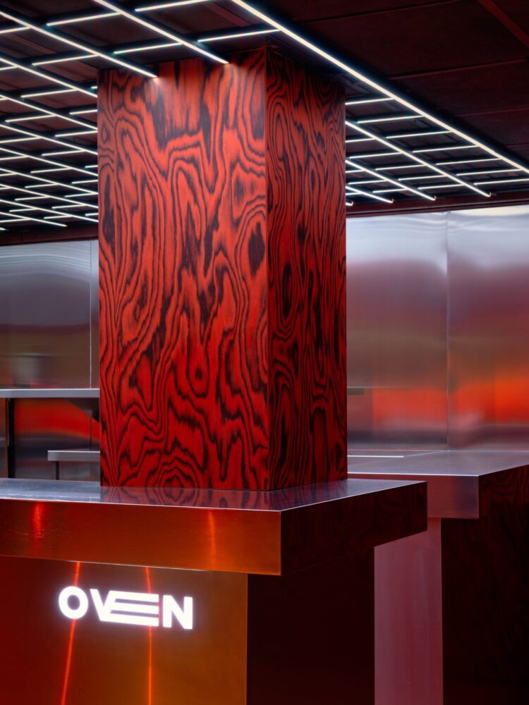 Clap Studio, Oven club, templo rojo