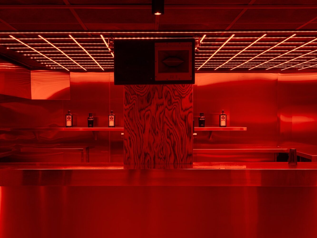 Clap Studio, Oven club, templo rojo