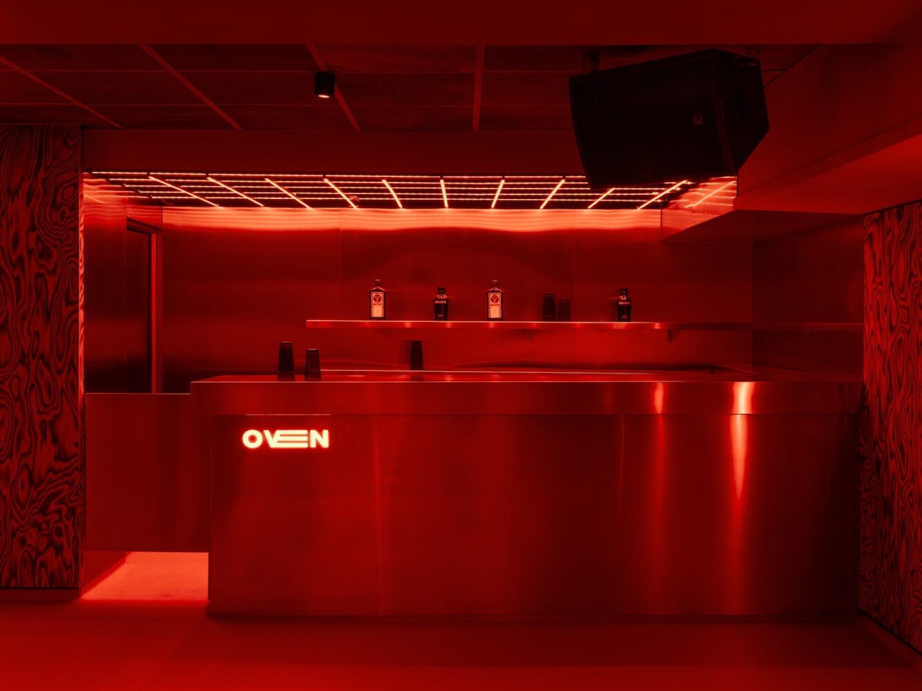 Clap Studio, Oven club, templo rojo