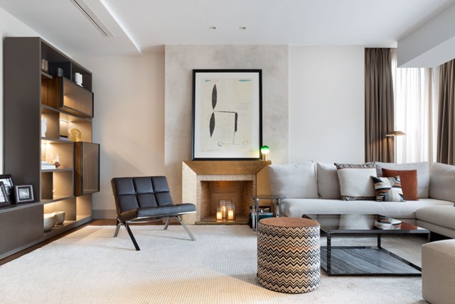 Salón con chimenea