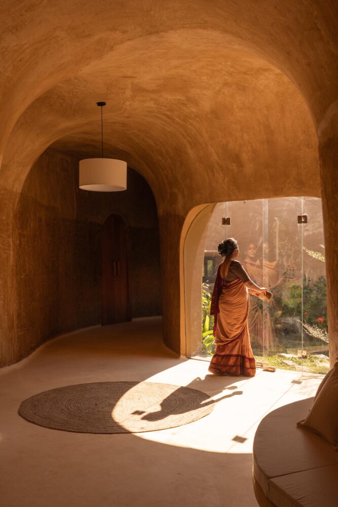 Into the wild house, earthscape studio, caverna