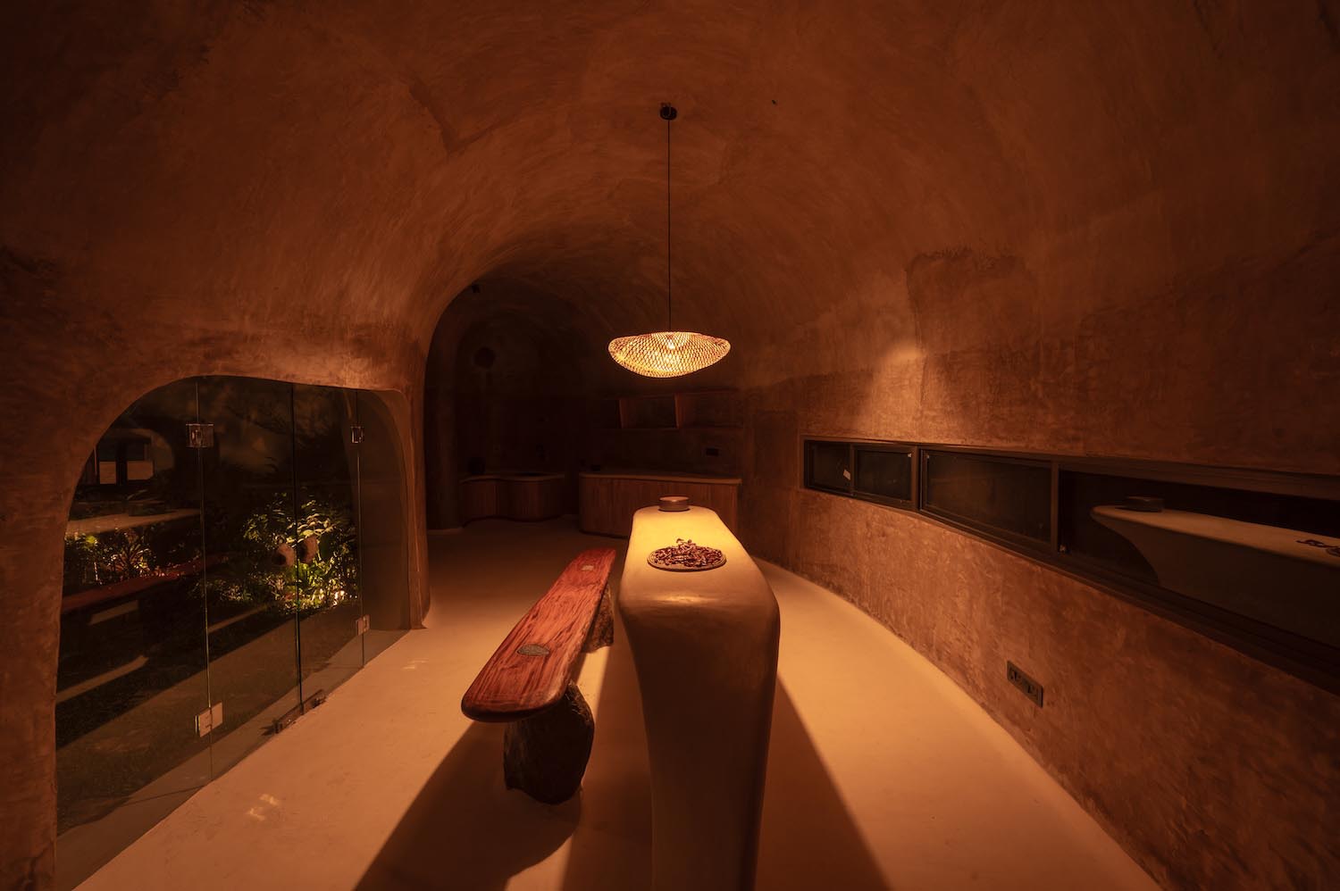 Into the wild house, earthscape studio, caverna